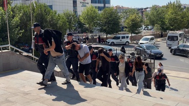 Ö.A.'ya Şantaj: Kadın Kıyafeti Giydirip Video Çektiler