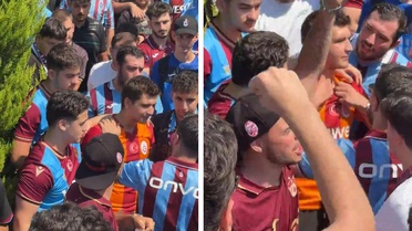 Salah karşılamasında ilginç anlar! Galatasaray formasını çıkarttırdılar