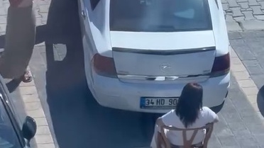 Kafe Çalışanı Park Yerini Engelledi