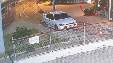 Seferleri durdurulan nostalji tramvayına yanıcı madde atıldı: O anlar kamerada