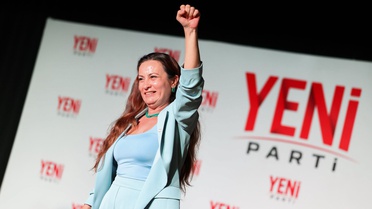 YENİ Parti milletvekilleri ile Manisa Büyükşehir Belediye Başkanı Dutlulu'dan İlksen Özalper'in gözaltına alınmasına tepki