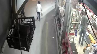 Bahçelievler'de Bina Çöktü: Panik Anları Kamerada