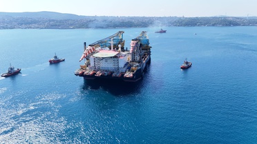 Dünyanın En Büyük Vinç Gemisi İstanbul'da