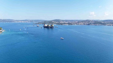 Saipem 7000 İstanbul Boğazı'ndan Geçti