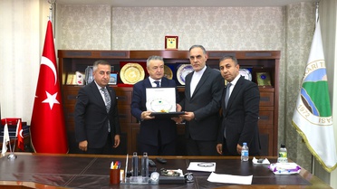 İran Büyükelçisi Hakkari'de TSO'yu Ziyaret Etti