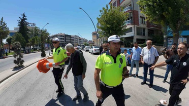 Dondurma Aldı, Otomobil Çarptı