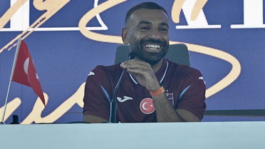 Salah yaklaşık 30 bin taraftarın önünde imzayı attı! İşte taraftarlara mesajı