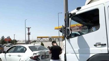 Siirt'te Tır Otomobile Çarptı