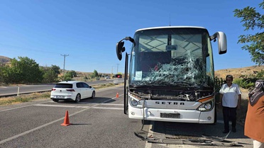 Yozgat'ta Otobüs ve Traktör Çarpıştı