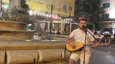 Sivaslı Mühendis Üsküp'te Türkü Seslendirdi