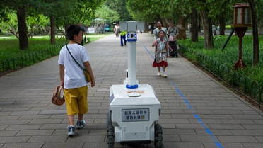 Beijing'de Robotlar Kamu Görevine Başladı