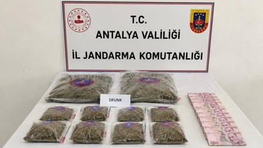 Döşemaltı'nda Uyuşturucu Operasyonu: 5,6 Kg Esrar Ele Geçirildi