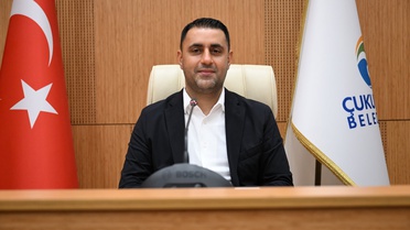 Çukurova Belediye Başkanı Emrah Kozay CHP’den istifa ederek YENİ Parti'ye katıldı