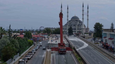 Yıkımı süren Reşadiye Viyadüğü’nde ilk beton blok sökülerek alındı