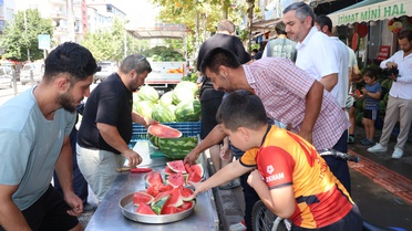 Yurdum insanı şaşırtmıyor! Sözünü tutup bedava dağıttı