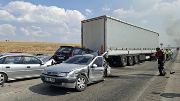 Afyon'da Zincirleme Kaza: 8 Yaralı