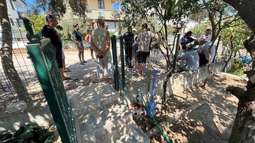 Burhaniye’de ağaç kesilmesine isyan