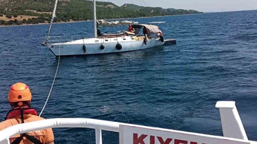 Çanakkale'de sürüklenen tekne kurtarıldı