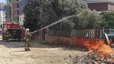 Hatay'da doğalgaz borusunda yaşanan hat hasarı nedeniyle alevler yükseldi