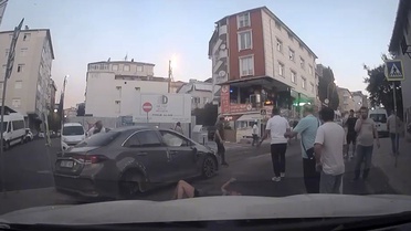 Kartal'da Yokuş Aşağı Kaza: 3 Araç Hasar Gördü