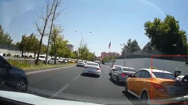 Diyarbakır'da Motosiklet Taksiye Çarptı