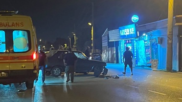 Hatay'da motosikletler otomobile çarptı