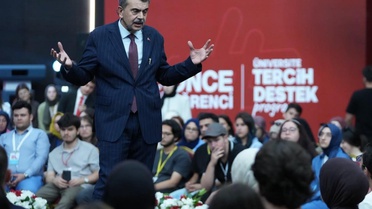 Bakan Tekin'den 'serbest kıyafet' sorusuna yanıt: Bu yüzden kaldırılmış