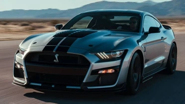Ford, Dört Kapılı Mustang'i Tanıttı