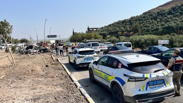 Kırıkhan'da tır-otomobil çarpışması: 1 ağır yaralı