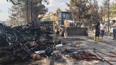 Mersin’de kaza sonrası araçlar alev aldı, yangın ormana sıçradı: 1 ölü, 2 yaralı