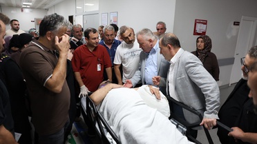 Arı kovanı bakımı yapan belediye başkanı iskeleden düşüp yaralandı