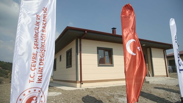 Sındırgı'da 305 deprem konutu kura ile sahiplerini buldu