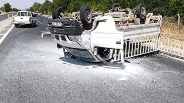 Elazığ'da kamyonet takla attı: 2 yaralı
