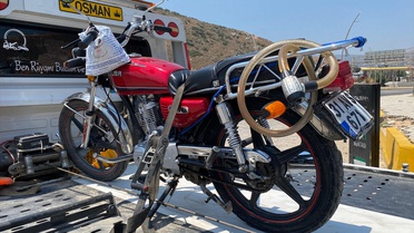 Belen'de Tır Motosiklete Çarptı: 3 Yaralı