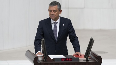 Özgür Özel kürsüde! Yeni Parti 'çerçeve yasa' için kararını verdi