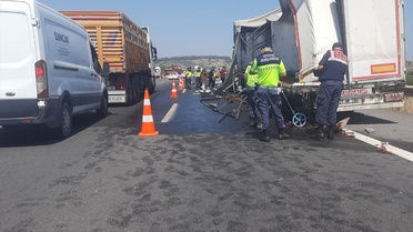 Ceyhan'da Tır Sürücüsü Kamyon Çarpması sonucu Hayatını Kaybetti