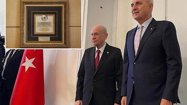 Bahçeli'den Kurtulmuş'a 'Birliğin Gücü Milli İradenin Kararı' temalı hediye