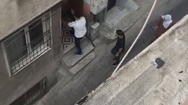 Fön ve jöle parası yüzünden taşlı sopalı mahalle kavgası: Enişte ve yakınları ev bastı
