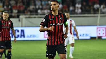 Süper Lig yıldızı ve eşi ölümden döndü: 6 aylık bebekleri de yanlarındaydı