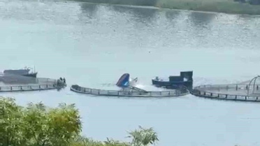 Bafra'da Vinç Teknesi Battı, Balık Kafesi Patladı