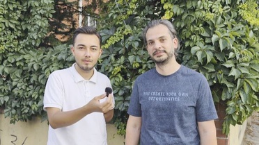Kuaförden sınırları zorlayan tıraş: Çekici kasasında saç kesimi, hem de hareket halindeyken
