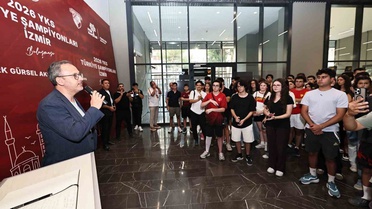 Kasapoğlu'ndan İzmirli Şampiyon Gençlere Destek