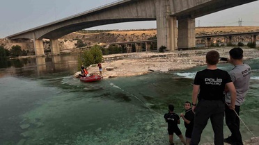 Fırat Nehri'nde Mahsur Kalan 10 Kişi Kurtarıldı