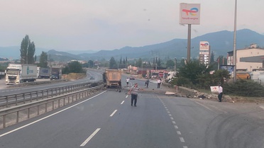 Pamukova'da Kamyon Kazası: 1 Ölü, 1 Yaralı