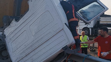 Tır Bariyere Çarptı: 1 Ölü, 1 Yaralı