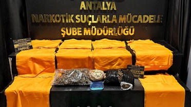 Antalya'da Uyuşturucu Operasyonu: 3 Tutuklama