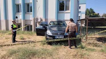 Kalp krizi geçiren adam hastane bahçesinde can verdi