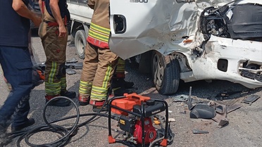 İskenderun'da Tır ile Kamyonet Çarpıştı