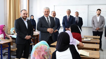 Vali Akın, Yaz Okulu ve Özel Genç KOMEK'i Ziyaret Etti
