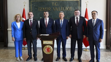 Bakan Tekin İzmir'de Gün İle Ziyaretler Gerçekleştirdi